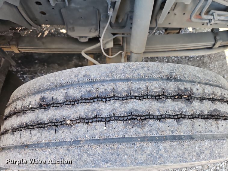 image for item EI8913 2019 Isuzu NRR street sweeper truck