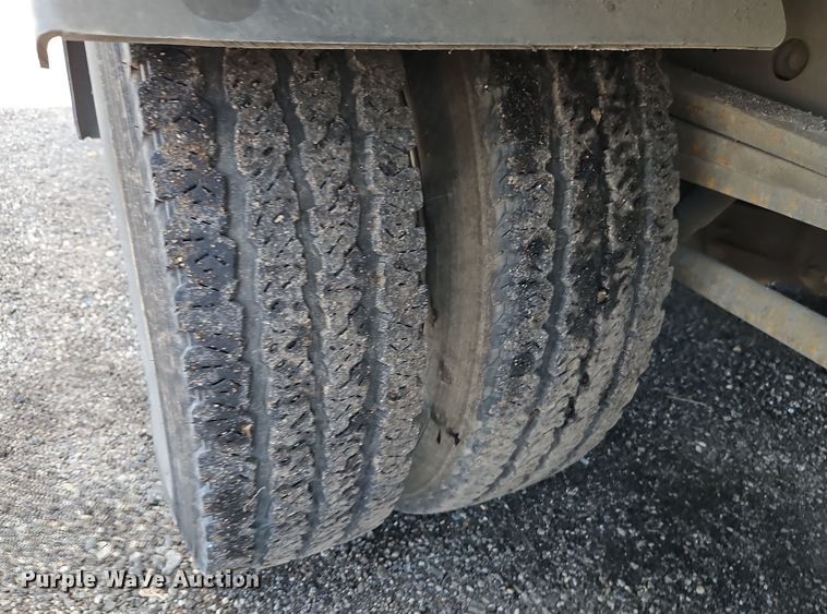 image for item EI8913 2019 Isuzu NRR street sweeper truck