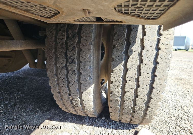 image for item EI8913 2019 Isuzu NRR street sweeper truck