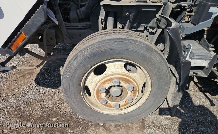 image for item EI8913 2019 Isuzu NRR street sweeper truck