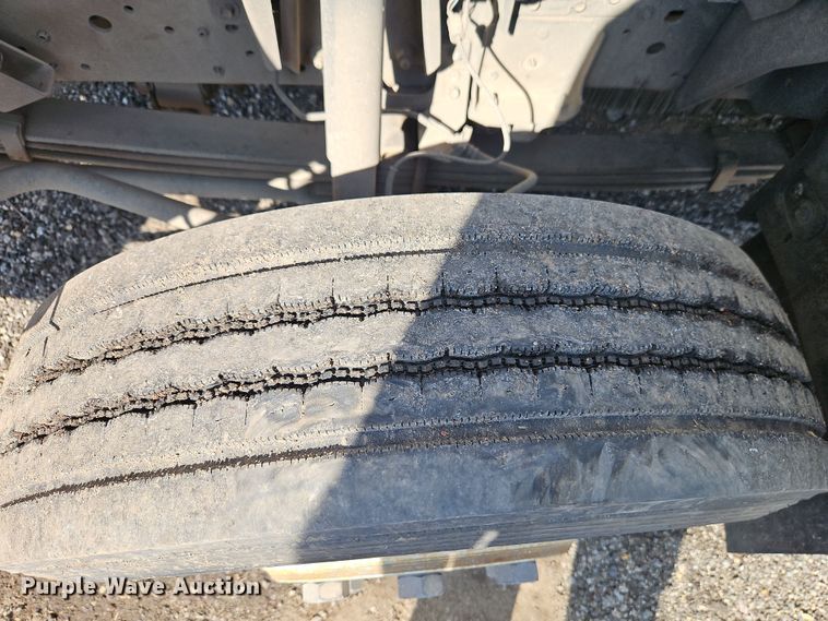 image for item EI8913 2019 Isuzu NRR street sweeper truck