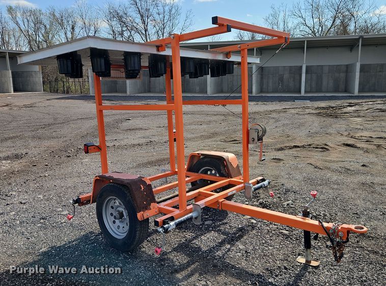 image for item EI8914 K&K Systems arrow board trailer