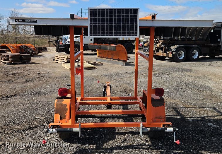 image for item EI8914 K&K Systems arrow board trailer