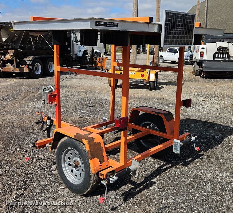 image for item EI8914 K&K Systems arrow board trailer