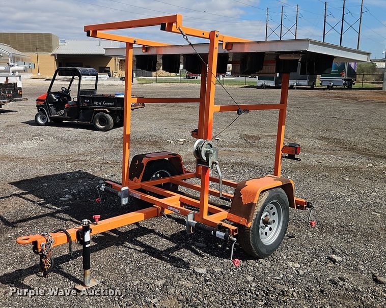 image for item EI8914 K&K Systems arrow board trailer