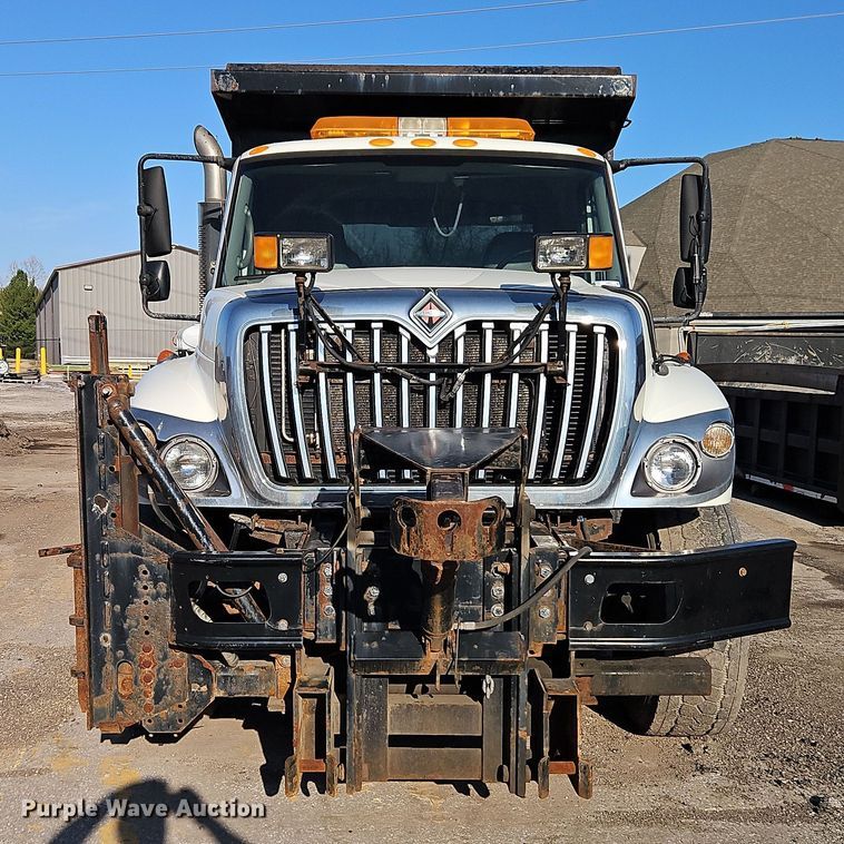 image for item EI8915 2009 International WorkStar 7400 applicator truck