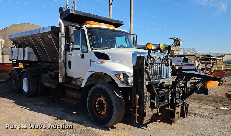 image for item EI8915 2009 International WorkStar 7400 applicator truck