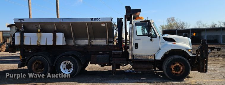 image for item EI8915 2009 International WorkStar 7400 applicator truck