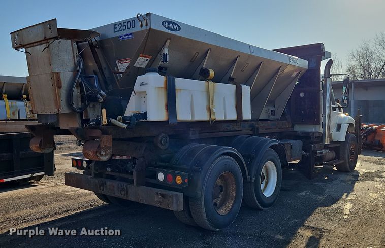 image for item EI8915 2009 International WorkStar 7400 applicator truck