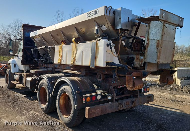 image for item EI8915 2009 International WorkStar 7400 applicator truck