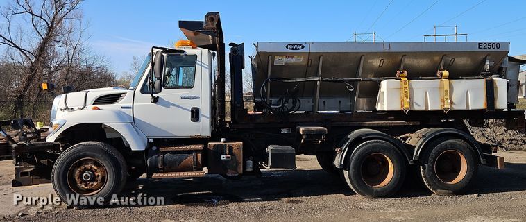 image for item EI8915 2009 International WorkStar 7400 applicator truck