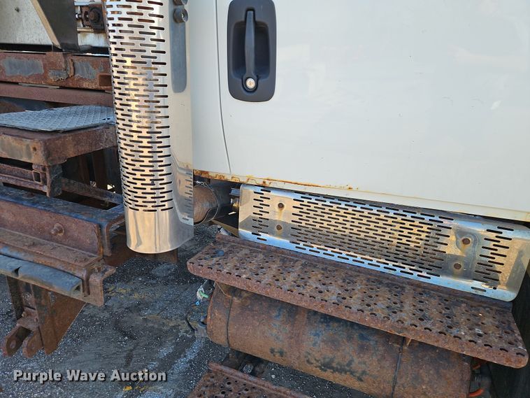 image for item EI8915 2009 International WorkStar 7400 applicator truck