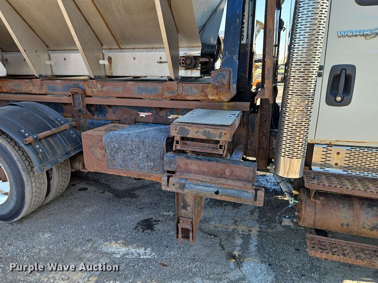 image for item EI8915 2009 International WorkStar 7400 applicator truck