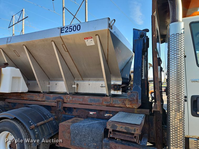 image for item EI8915 2009 International WorkStar 7400 applicator truck