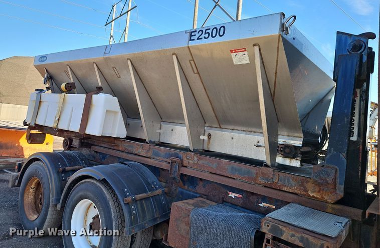 image for item EI8915 2009 International WorkStar 7400 applicator truck