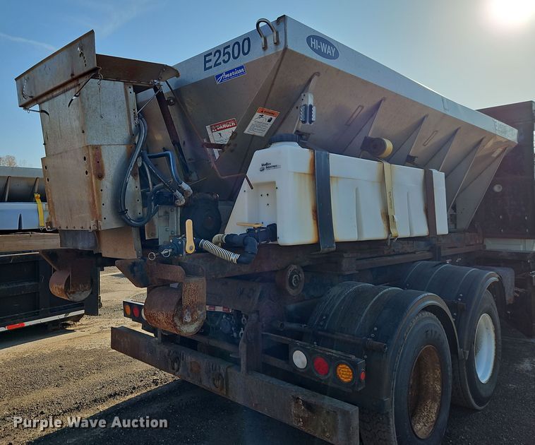 image for item EI8915 2009 International WorkStar 7400 applicator truck