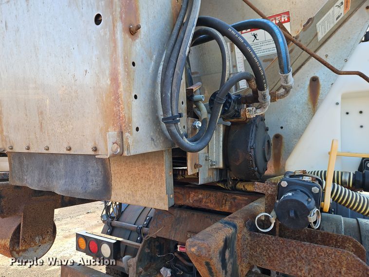 image for item EI8915 2009 International WorkStar 7400 applicator truck