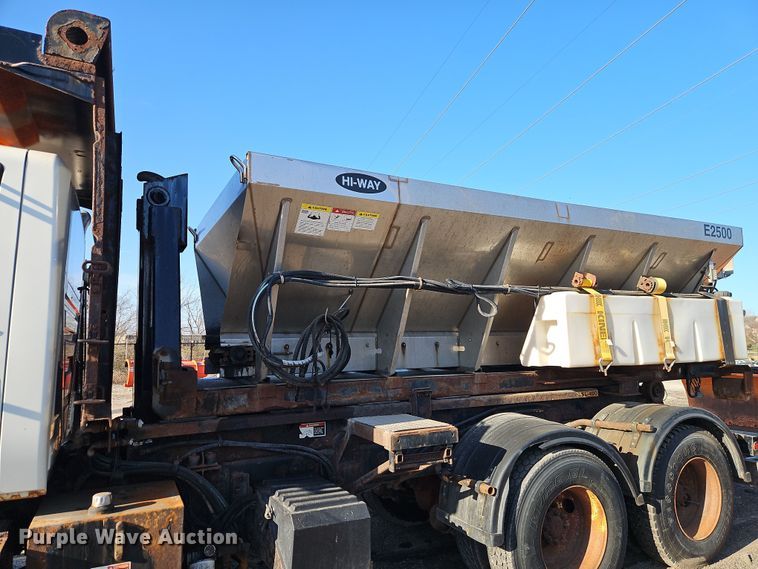 image for item EI8915 2009 International WorkStar 7400 applicator truck