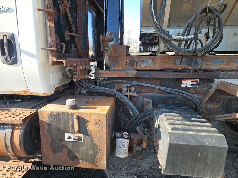 image for item EI8915 2009 International WorkStar 7400 applicator truck