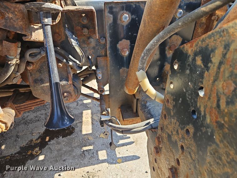 image for item EI8915 2009 International WorkStar 7400 applicator truck