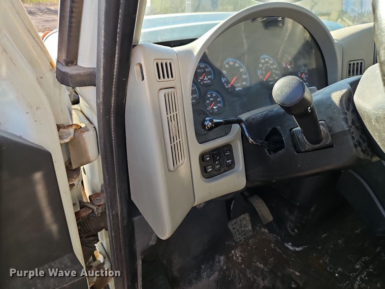 image for item EI8915 2009 International WorkStar 7400 applicator truck