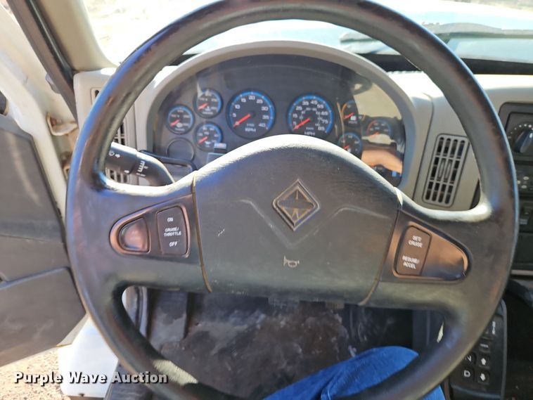 image for item EI8915 2009 International WorkStar 7400 applicator truck