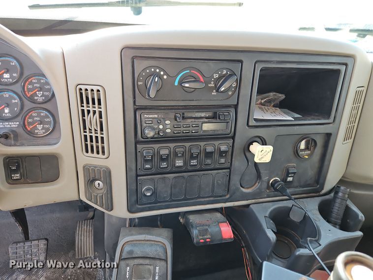 image for item EI8915 2009 International WorkStar 7400 applicator truck