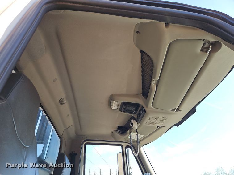 image for item EI8915 2009 International WorkStar 7400 applicator truck