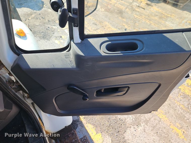 image for item EI8915 2009 International WorkStar 7400 applicator truck