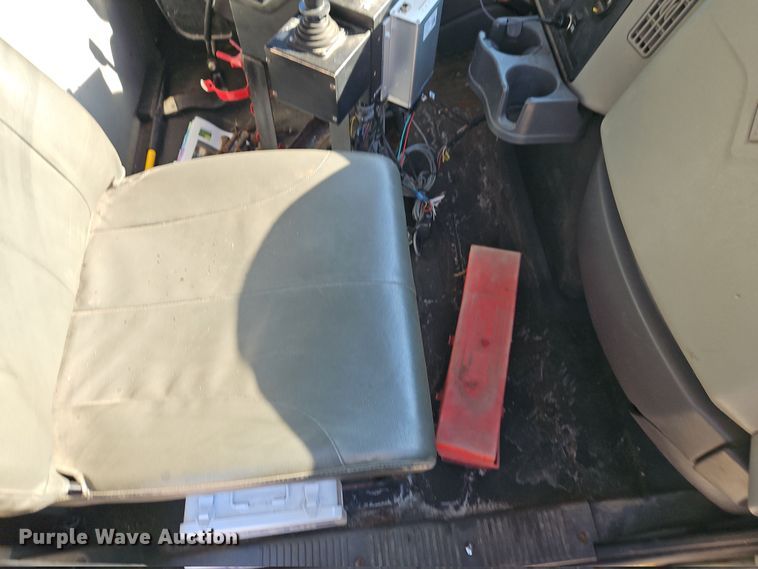 image for item EI8915 2009 International WorkStar 7400 applicator truck