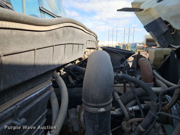 image for item EI8915 2009 International WorkStar 7400 applicator truck