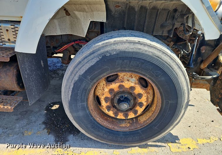 image for item EI8915 2009 International WorkStar 7400 applicator truck