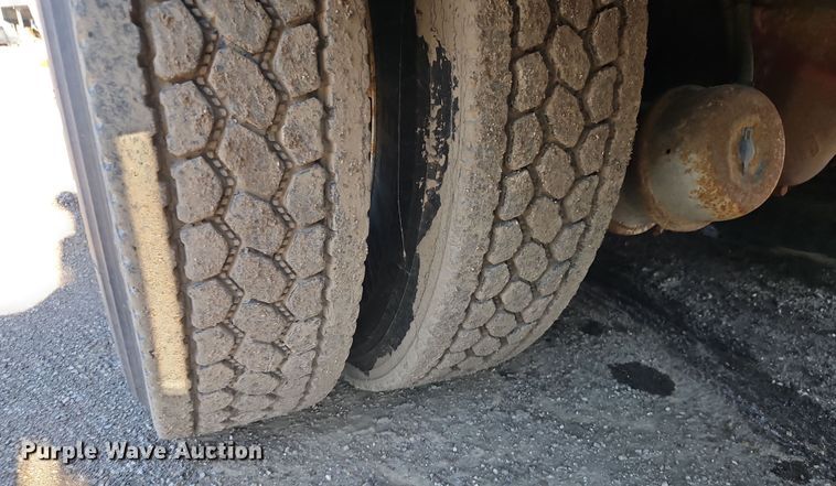 image for item EI8915 2009 International WorkStar 7400 applicator truck