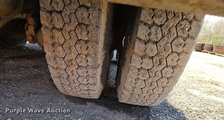 image for item EI8915 2009 International WorkStar 7400 applicator truck