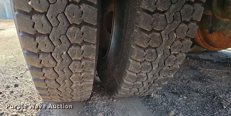 image for item EI8915 2009 International WorkStar 7400 applicator truck