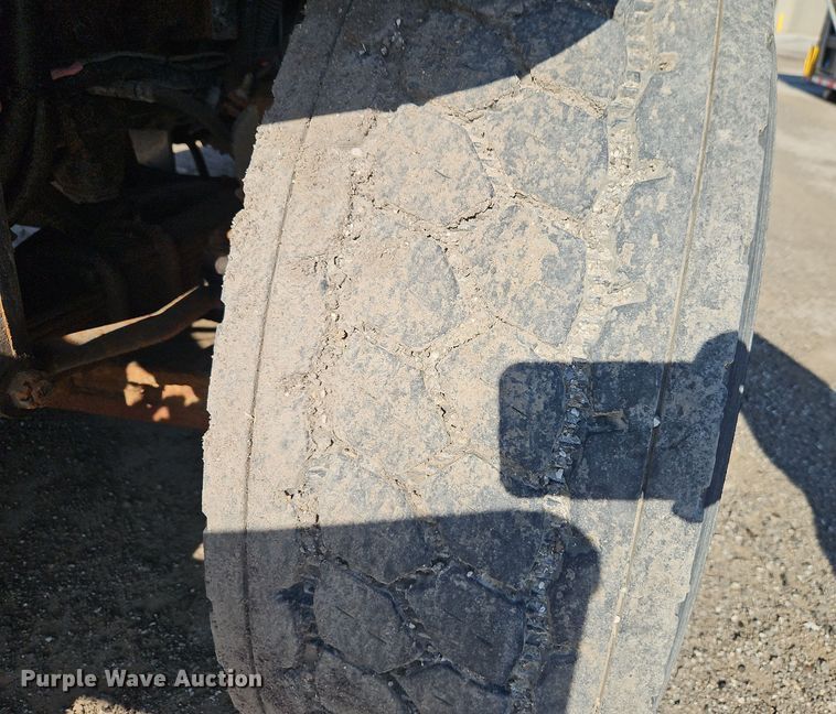 image for item EI8915 2009 International WorkStar 7400 applicator truck