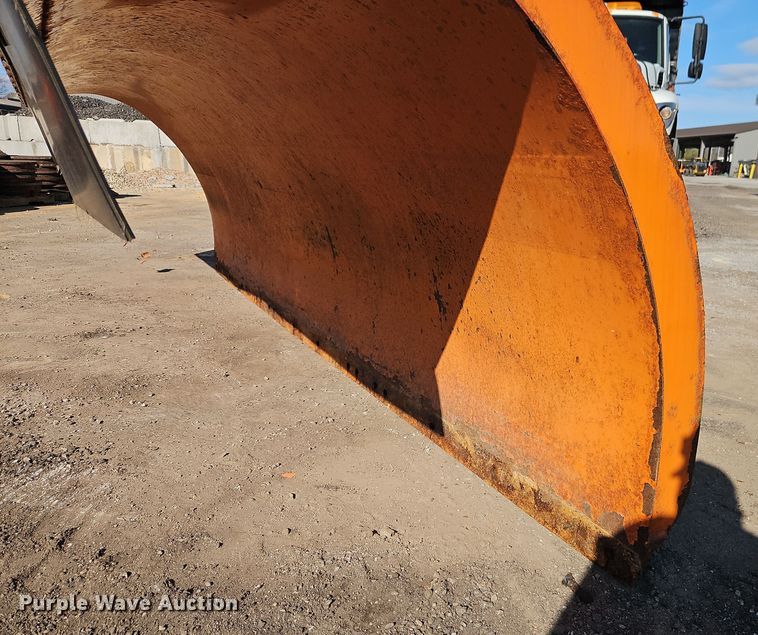 image for item EI8915 2009 International WorkStar 7400 applicator truck