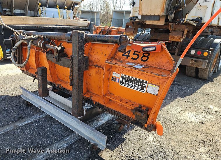 image for item EI8915 2009 International WorkStar 7400 applicator truck