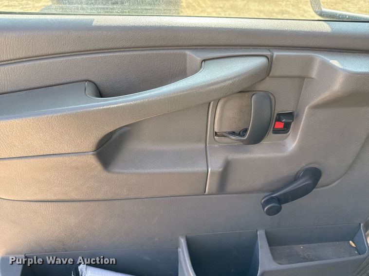 image for item EJ3618 2013 Chevrolet Express G4500 shuttle bus