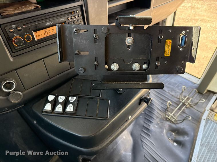 image for item EJ3618 2013 Chevrolet Express G4500 shuttle bus