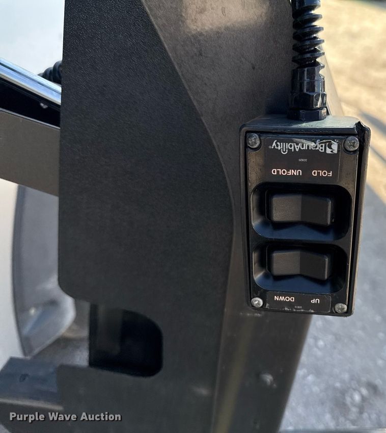 image for item EJ3618 2013 Chevrolet Express G4500 shuttle bus