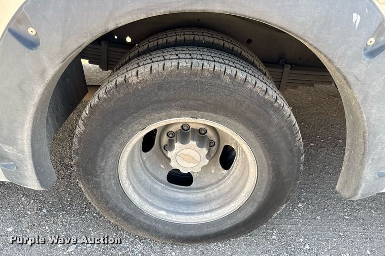 image for item EJ3618 2013 Chevrolet Express G4500 shuttle bus