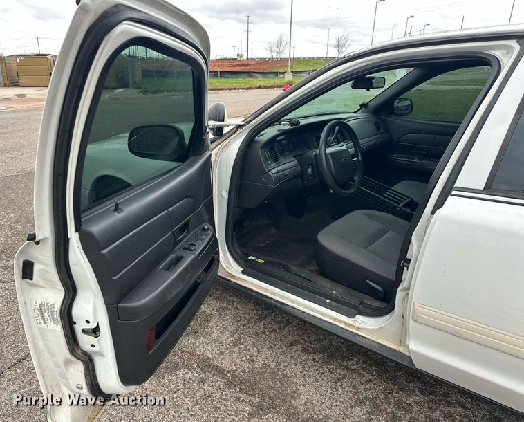 image for item EJ8535 2010 Ford Crown Victoria Police Interceptor 