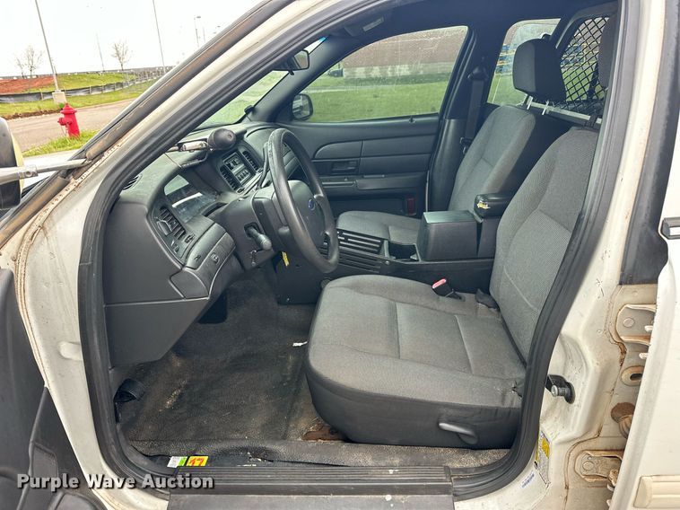 image for item EJ8535 2010 Ford Crown Victoria Police Interceptor 
