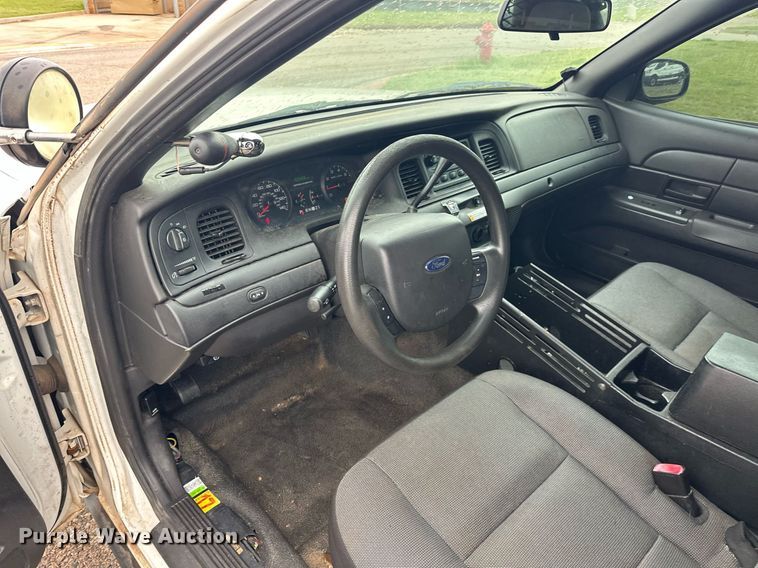 image for item EJ8535 2010 Ford Crown Victoria Police Interceptor 