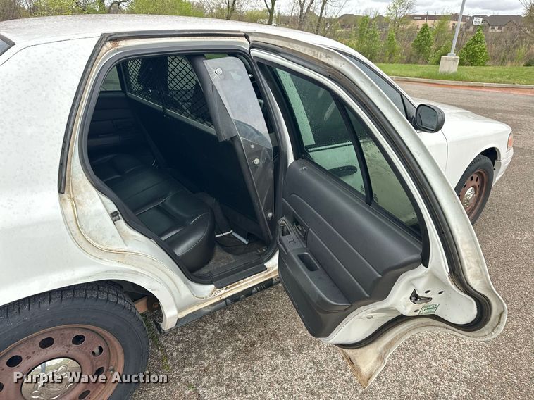 image for item EJ8535 2010 Ford Crown Victoria Police Interceptor 