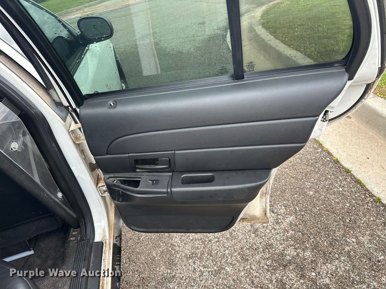 image for item EJ8535 2010 Ford Crown Victoria Police Interceptor 