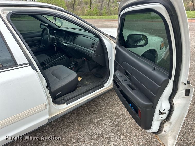 image for item EJ8535 2010 Ford Crown Victoria Police Interceptor 