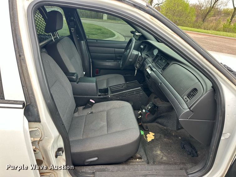 image for item EJ8535 2010 Ford Crown Victoria Police Interceptor 