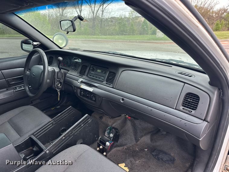 image for item EJ8535 2010 Ford Crown Victoria Police Interceptor 